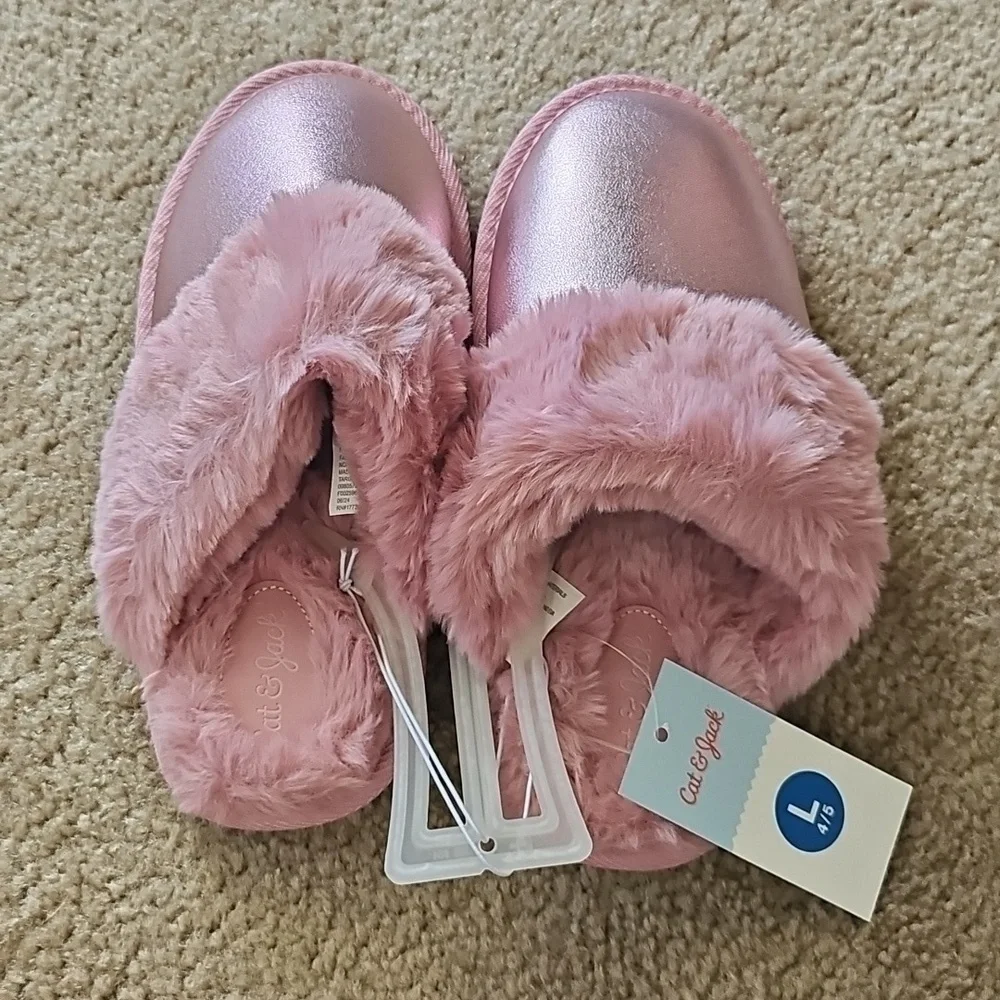 Cat & Jack Kids Slippers Size 4-5 Pink Metallic